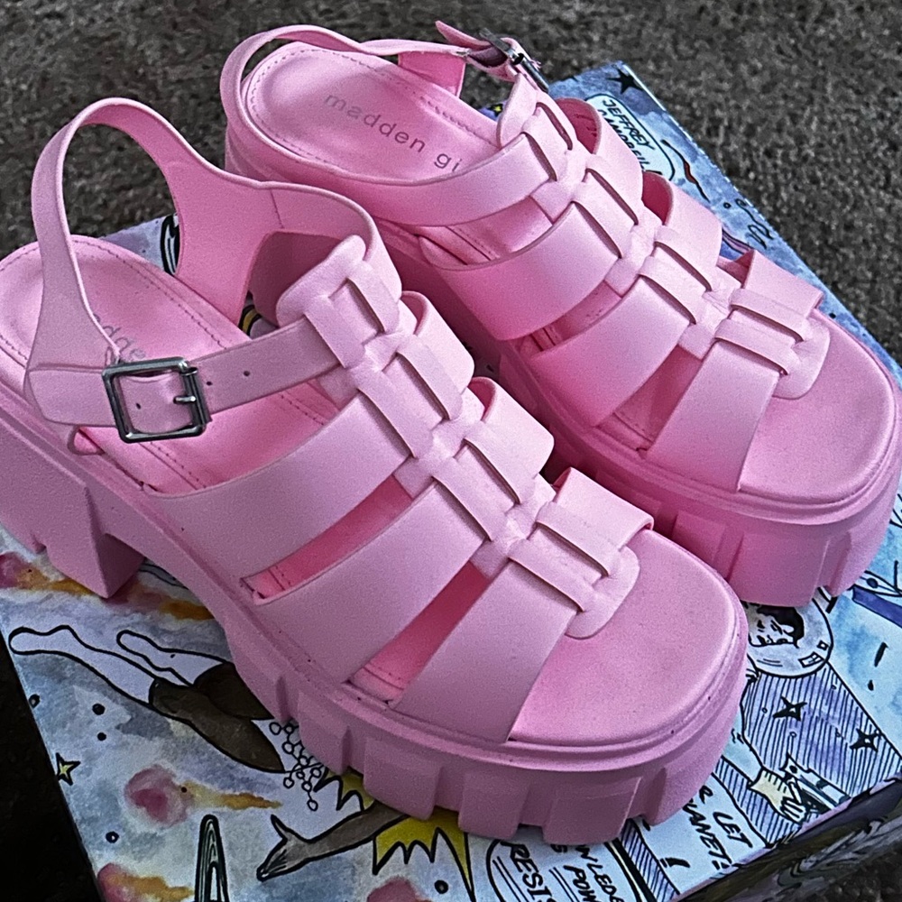 Madden Girl chunky platform sandal. Size 6.5 color pink Paris.